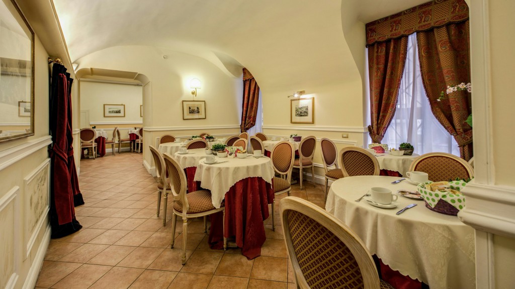 hotel-antico-palazzo-rospigliosi-rome-breakfast-room-03
