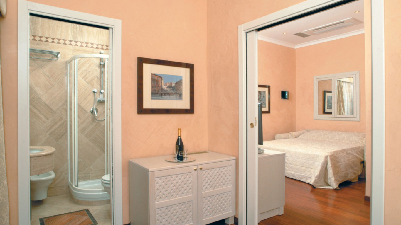 holiday-home-colosseo-suites-rome-room-06