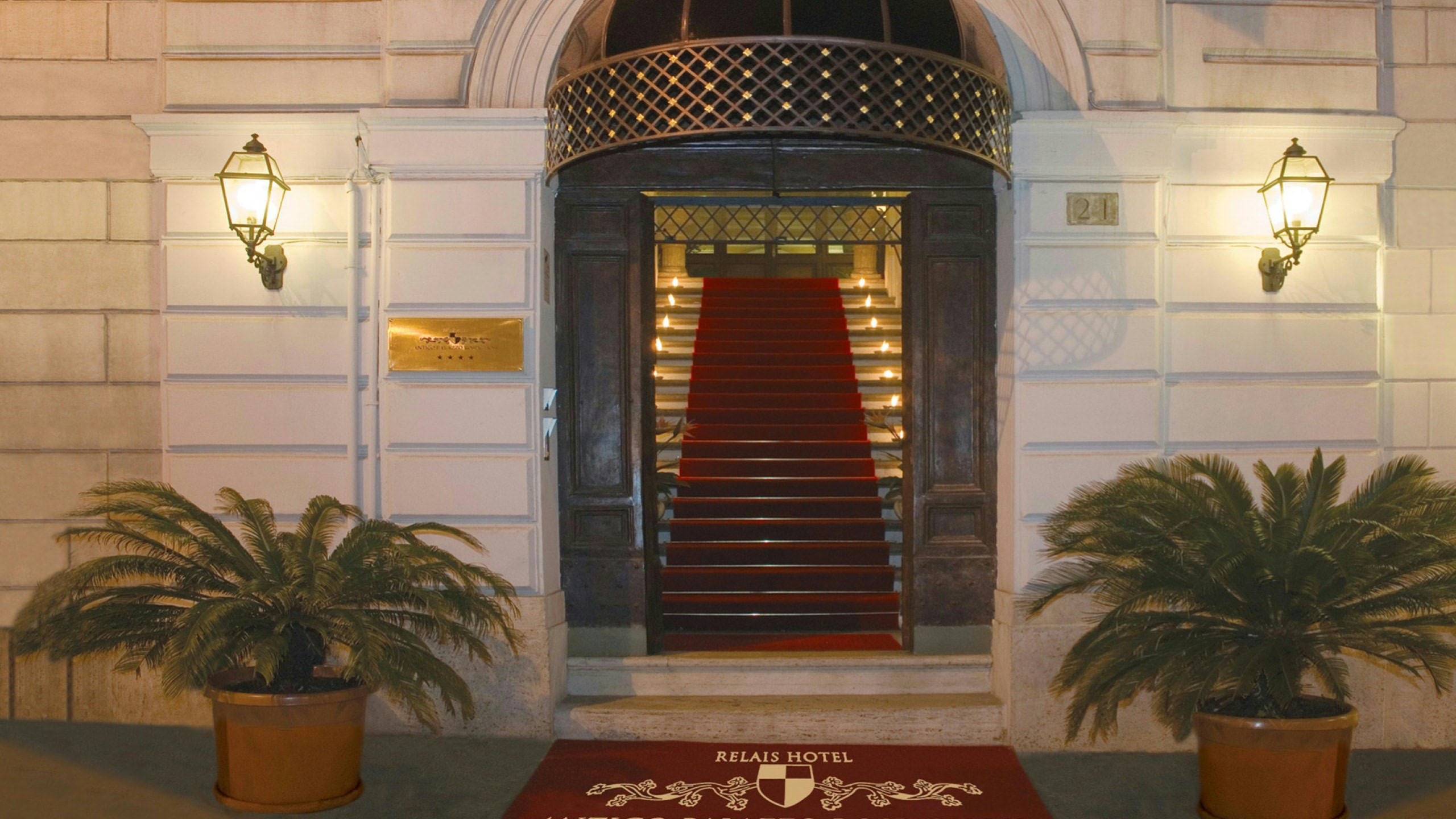 hotel-antico-palazzo-rospigliosi-rome-hotel-entrance-1