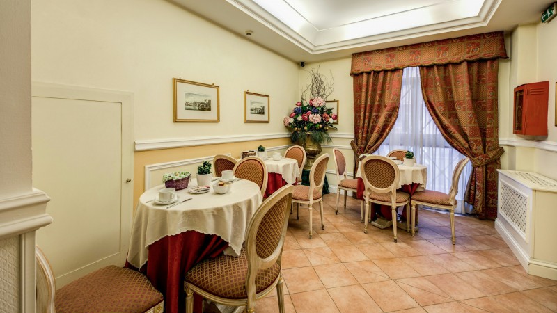 hotel-antico-palazzo-rospigliosi-roma-зал-для-завтрака-05